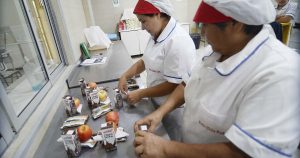 Contraloría ordenó sumario por cajas de alimentos de Junaeb