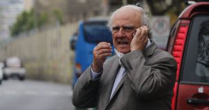 “Quiere una democracia restrictiva”: constituyentes del PC y Pueblo Constituyente responden a Squella por modificación de quórum