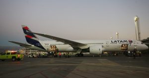 Delta y LATAM presentan medidas al TDLC para cautelar libre competencia en el mercado aéreo