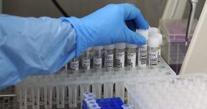 Balance COVID-19: Chile acumula siete días con positividad bajo el 1%