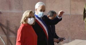 Diario español consigna gira de Piñera sin Cecilia Morel