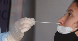 Balance COVID-19: Minsal reportó 435 casos y positividad que se mantiene bajo el 1%