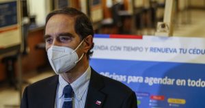 Ex militares se querellan contra ministro Larraín por muertes Covid en Punta Peuco