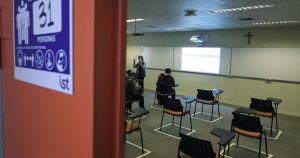 Pérdida de gratuidad lleva a estudiantes a tomar créditos estatales para seguir con sus carreras