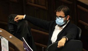 Convencional Hugo Gutiérrez (PC): la ley vigente permite a Rojas Vade 