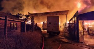 Atentado incendiario destruyó casas, bodegas y vehículos en Cañete