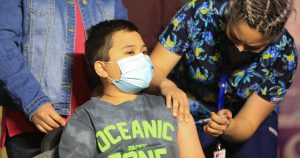 El calendario de vacunación contra el COVID-19 para niños y adolescentes