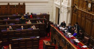 Casos de COVID-19 en la Convención Constitucional dejaron 28 contactos estrechos