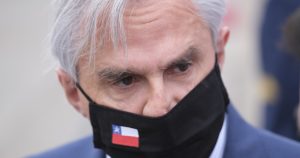 Senador Iván Moreira es agredido con botella con orina en Hualaihué