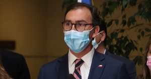 Ministro Figueroa descarta conflicto con el Cruch por eventual salida de secretaria