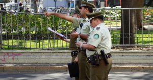 Dos menores son baleados mientras iban en automóvil en San Bernardo