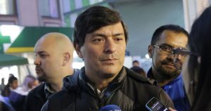 Candidato en problemas: denuncian que Parisi debe $200 millones en pensión alimenticia