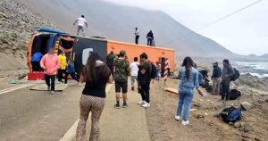 Bus vuelca las cercanías de Aduana El Loa y deja 40 lesionados