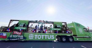 Escenario móvil presentó a “Los Charros de Lumaco” para los vecinos de Buin