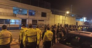 Decretan estado de excepción en sistema carcelario de Ecuador tras motín que dejó 116 muertos