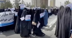 Afganistán: talibanes segregarán por sexo el ingreso a la universidad
