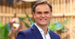 Amaro Gómez-Pablos respondió con ironía a dura crítica sobre su acento español