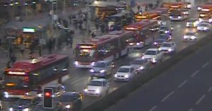 Línea 1 del Metro de Santiago sufre falla técnica y genera aglomeraciones en paraderos