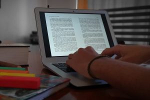 Comisión de Trabajo debate proyecto que protege a quienes laboran en plataformas digitales