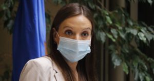 Fuego aliado contra Piñera por Dominga: diputada Flores dice que 