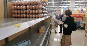 Argentina congela precios de 1.500 productos para frenar la inflación