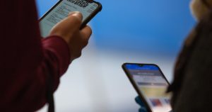 Mayores de 55 años necesitarán la dosis de refuerzo para tener el Pase de Movilidad
