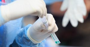 COVID-19: Minsal reportó 714 casos nuevos con alza en la positividad nacional y en la Región Metropolitana