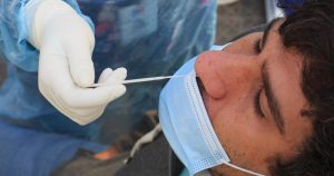 Cómo distinguir los síntomas leves del COVID-19 en época de alergias