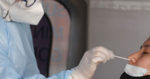 Casi un tercio de los nuevos contagios de COVID-19 es asintomático