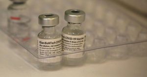 Dosis de refuerzo de la vacuna de Pfizer mostró una eficacia del 95,6%