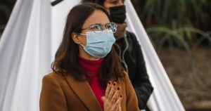 Alcaldesa Irací Hassler hará cuarentena preventiva tras ser contacto estrecho