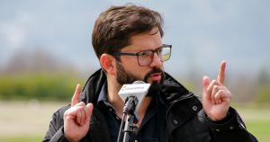 Boric no explica por qué borró parte de su programa y confirma que migrantes podrán recibir casas