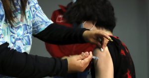 71% de la población entre 6 y 17 años ha recibido la primera dosis de la vacuna