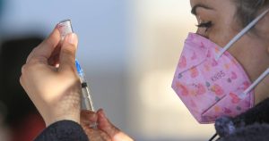 OMS aprueba uso de la primera vacuna contra la malaria