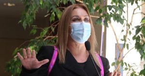 Pamela Jiles enrostró el cáncer a Carolina Goic por rechazo al cuarto retiro