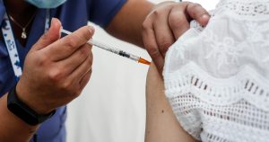 El calendario de vacunación de refuerzo contra el COVID-19 para la próxima semana