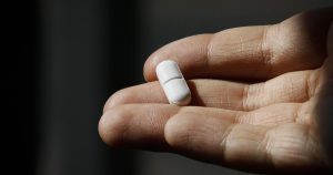 Merck anuncia que su pastilla reduce muertes y hospitalizaciones por COVID-19