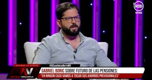 Boric queda en blanco tras pregunta por impuesto al 1% más rico y cifra de 1.000 UF: 