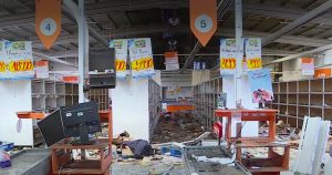 Supermercado saqueado en Bajos de Mena despide a todo su personal: 