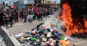 La niña de la mochila rosada