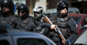 Toma de rehenes termina con dos personas muertas y tres policías heridos en Argentina