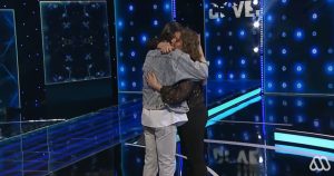 El emotivo momento que protagonizaron Javiera Contador y Santiago Meneghello en The Covers