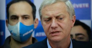 La molestia de Eduardo Gatti con José Antonio Kast por modificar la canción 