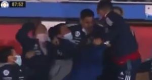 VIDEO - La desenfrenada celebración de Gary Medel por el triunfo de la Roja ante Paraguay