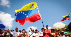 Dictadura de Venezuela suspende elección en estado natal de Hugo Chávez: ganó un opositor