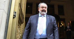 Luksic dispara contra la DC por apoyar a un 