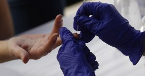 VIH: 16 mil personas en Chile se encuentran sin tratamiento antirretroviral