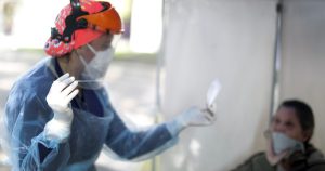 Balance COVID-19: Minsal reportó 1.392 casos nuevos y leve alza en la positividad