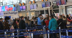 OMS pide que mayores de 60 años posterguen sus viajes ante el avance de la variante Ómicron 