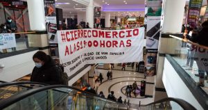 Comisión del Senado aprueba idea de legislar cierre anticipado del comercio